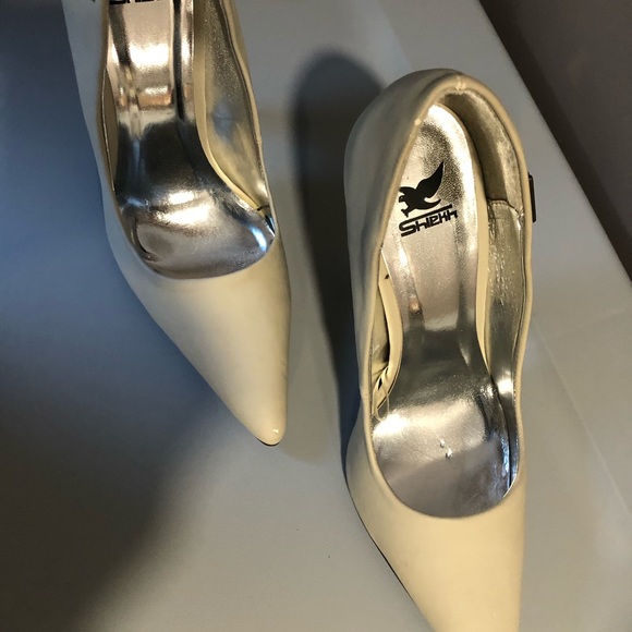 Heels - Picture 2 of 3